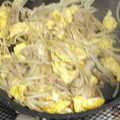 クックBKYN9D☆'s cooksnap of when they made 豚肉ともやしと卵のオイマヨ炒め.