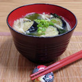 Yukiまむ's cooksnap of when they made 超簡単！揚げ茄子とえのきのわかめの味噌汁.