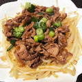 そらいろ猫's cooksnap of when they made 簡単！激ウマ！牛肉もやしのガリバタソース.