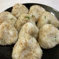 papikun's cooksnap of when they made のり佃煮のおにぎり♪①* 天かす*.
