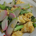 まゆみきママ's cooksnap of when they made レタスとかまぼこの☆卵炒め.