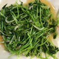 matsuler's cooksnap of when they made 簡単副菜！豆苗の梅昆布茶とごま油和え.