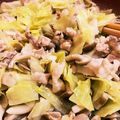 かか's cooksnap of when they made 離乳食完了期　豚肉キャベツシメジ味噌炒め.