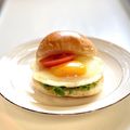 かっちゃん杉's cooksnap of when they made 朝ごはんに！目玉焼き挟んだだけサンド.