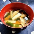 お料理ニャロメ's cooksnap of when they made 細切り長芋わかめ人参の汁物.
