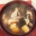 caruga's cooksnap of when they made まいたけ豆腐わかめの味噌汁♪.
