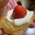 minoriloca's cooksnap of when they made 子供おやつ　いちご生クリームパイ.