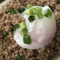 葉月優希's cooksnap of when they made そぼろ丼の温玉落とし.