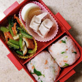 linhua's cooksnap of when they made 鮭フレークとネギのおにぎり.
