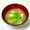 にきけん's cooksnap of when they made 厚揚げとスナップえんどうの味噌汁.