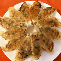 caruga's cooksnap of when they made 焼きよし揚げてよし小松菜いっぱいギョウザ.