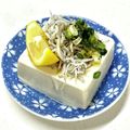 にきけん's cooksnap of when they made 冷奴+しらす+ネギ+レモン+醤油かけ.