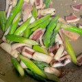 りょっっっぽん's cooksnap of when they made グリーンアスパラとイカの塩胡椒炒め.
