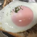 葉月優希's cooksnap of when they made 目玉焼きと沖縄豚肉みそのトースト.