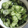 もりのりころ's cooksnap of when they made 【ずぼら】キュウリとワカメの酢の物.