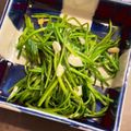 mamichap's cooksnap of when they made ぐるはす(水蓮菜)の炒め物.