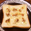 YCHキッチン's cooksnap of when they made くるみハニーチーズトースト✿.