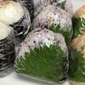 Etsu☆ko's cooksnap of when they made しらすと梅ふりかけのしそおにぎり.
