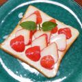 YCHキッチン's cooksnap of when they made いちご♡クリームチーズのっけトースト.
