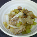 harumoomi's cooksnap of when they made 夏に☆セロリ・ネギと豚のレモン炒め.
