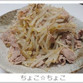 ちょこ☆ちょこ's cooksnap of when they made 簡単メイン材料２つ豚トロもやし塩胡椒炒め.