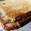 くむちん's cooksnap of when they made 残ったカレーでホットサンド.