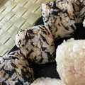 マールマル's cooksnap of when they made おひとりさまの鮭フレークとひじきおにぎり.