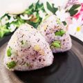 ゆるмαмα's cooksnap of when they made カラフル♪ゆかりと沢庵と枝豆のおにぎり.