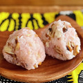 マルんちの丸顔's cooksnap of when they made 〖桜でんぶと胡桃のおにぎり〗.