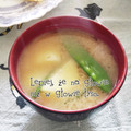 ひトみ's cooksnap of when they made 新じゃがときぬさやのみそ汁.