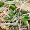 1065386's cooksnap of when they made 節約♪鶏胸肉ともやしのオイスター炒め.