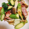 aimaruo's cooksnap of when they made 簡単！アスパラ×ベーコン×しめじ炒め.