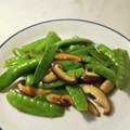 大魔女's cooksnap of when they made 簡単！きぬさやと椎茸のバター醤油炒め.