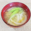 クックMO63WW☆'s cooksnap of when they made 簡単！スナップエンドウと新玉葱のお味噌汁.