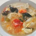 yokoyoko76's cooksnap of when they made 鶏味塩 de 餃子とトマトの酸辣湯鍋.
