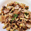 tatsumichi's cooksnap of when they made 豚肉としめじの生姜醤油ゴマ炒め.