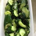 Ruriluru's cooksnap of when they made ワカメスープの素で簡単キュウリの即席漬け.