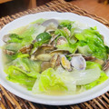 料理男子部's cooksnap of when they made 相性抜群！レタスとあさりの酒蒸し♪.