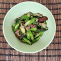 にゃんこ社員's cooksnap of when they made 牛肉とアスパラときのこのオイスター炒め.