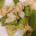 クックS5N2AF☆'s cooksnap of when they made 初夏に食べたい*きぬさやとキャベツ炒め.