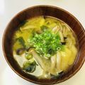 azbjbn's cooksnap of when they made しめじとわかめのお味噌汁.