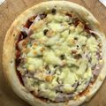 Ruriluru's cooksnap of when they made ウインナーとしめじのピザ.