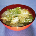 ＠迷子＠'s cooksnap of when they made 絹さやと新玉ねぎのフワフワかき玉スープ.