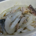 由芽15's cooksnap of when they made 鯖缶と玉ねぎのレンジ蒸し.