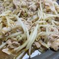 1065386's cooksnap of when they made 豚バラ肉ともやしのあんかけごはん.