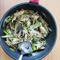 moniqro555's cooksnap of when they made エリンギとごぼうのナンプラー炒め....
