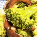 やまぐよー's cooksnap of when they made しいたけとブロッコリーのバター醤油炒め.