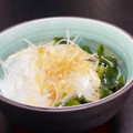 ☆GSSQHY☆'s cooksnap of when they made 新玉ねぎとわかめの和え物.