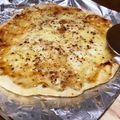 ma2kaboch's cooksnap of when they made 超簡単おつまみに！チーズとはちみつのピザ.