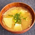 トモ２'s cooksnap of when they made 玉葱とじゃが芋のほっこりなお味噌汁.